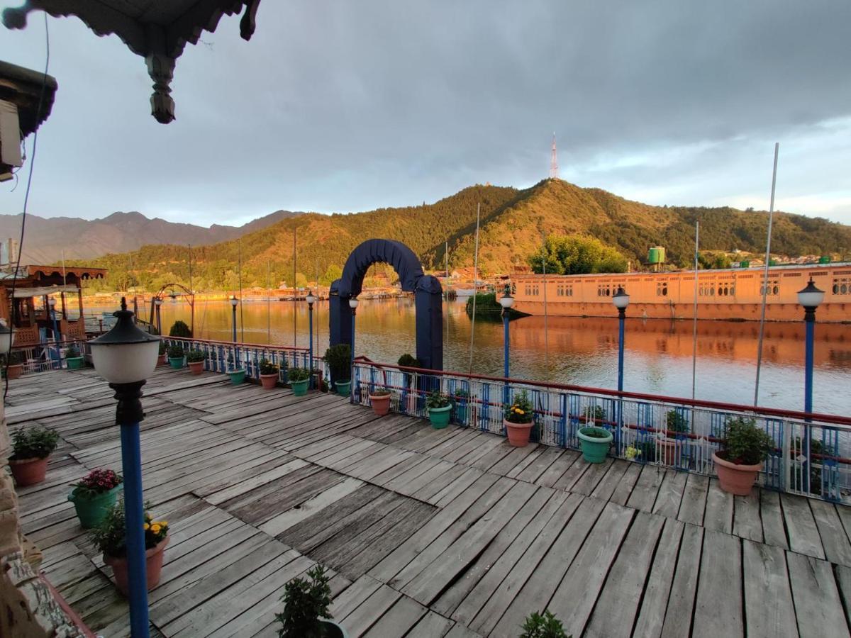 Aziz Palace Group Of Houseboats Srīnagar Exterior foto