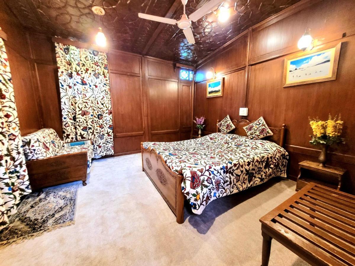 Aziz Palace Group Of Houseboats Srīnagar Exterior foto