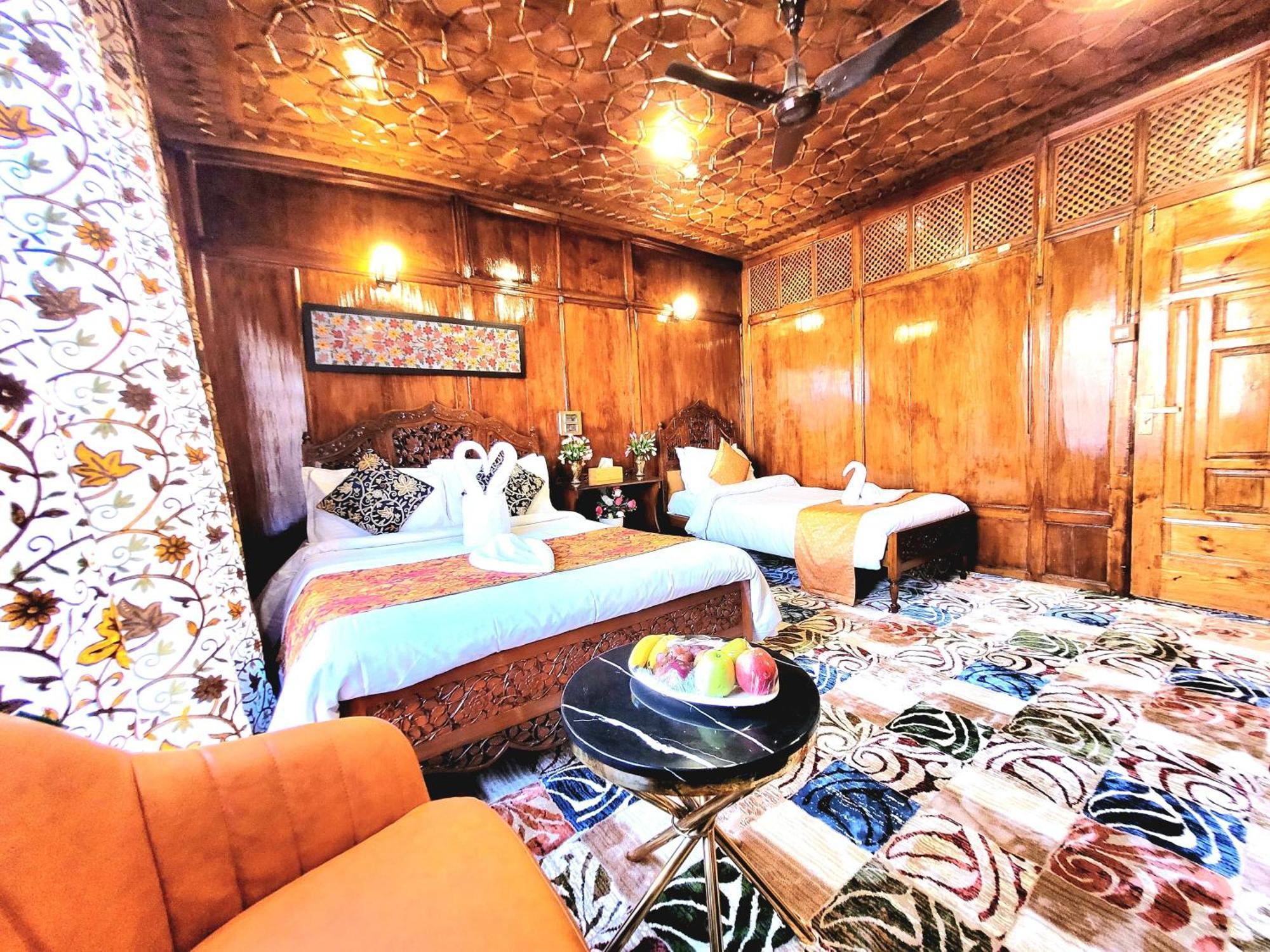 Aziz Palace Group Of Houseboats Srīnagar Exterior foto