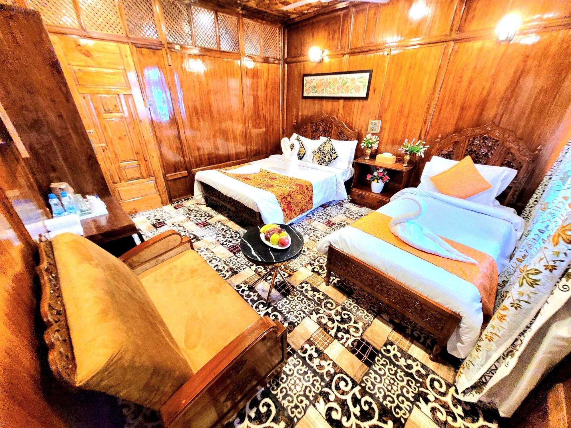 Aziz Palace Group Of Houseboats Srīnagar Exterior foto
