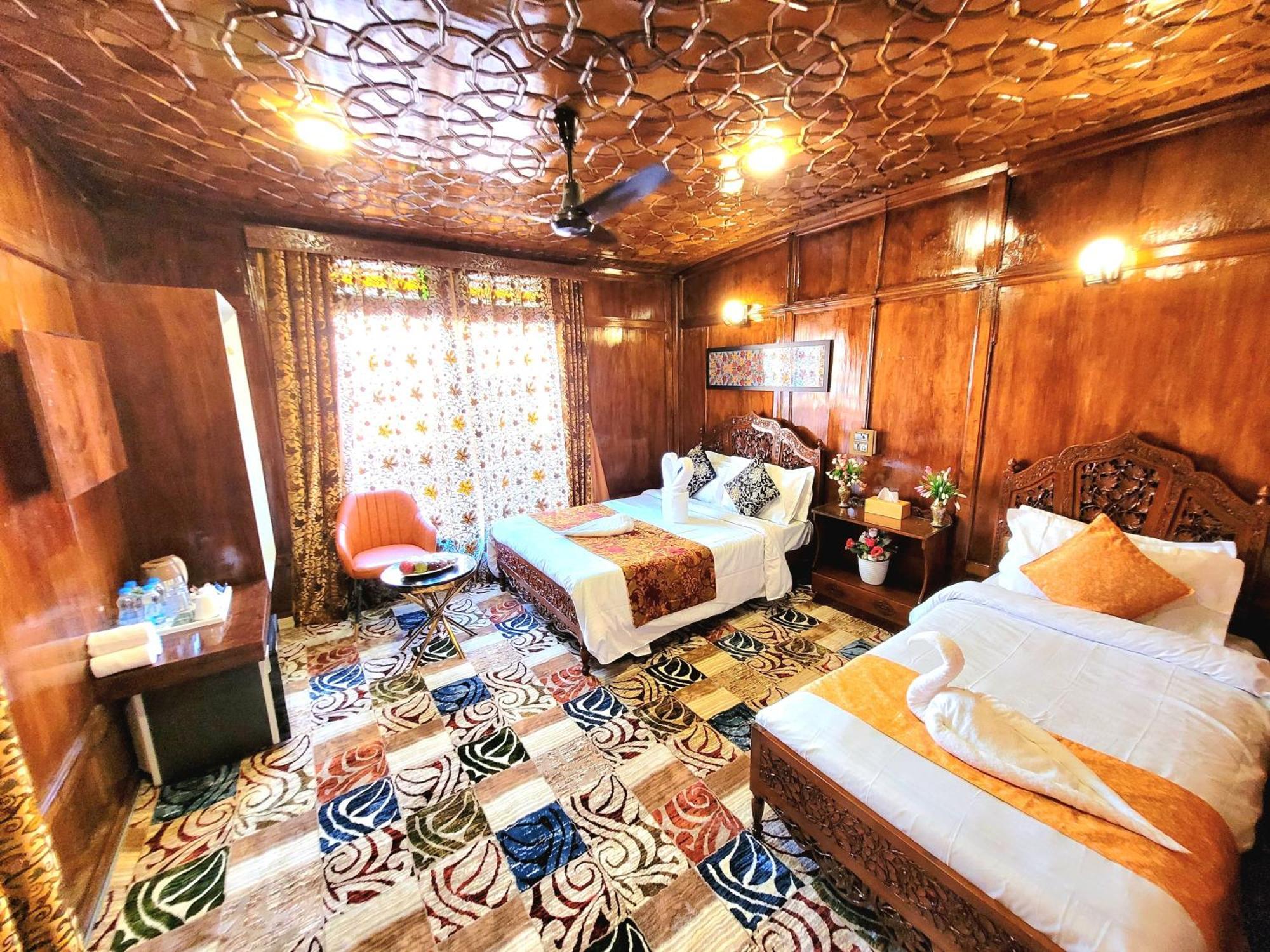 Aziz Palace Group Of Houseboats Srīnagar Exterior foto