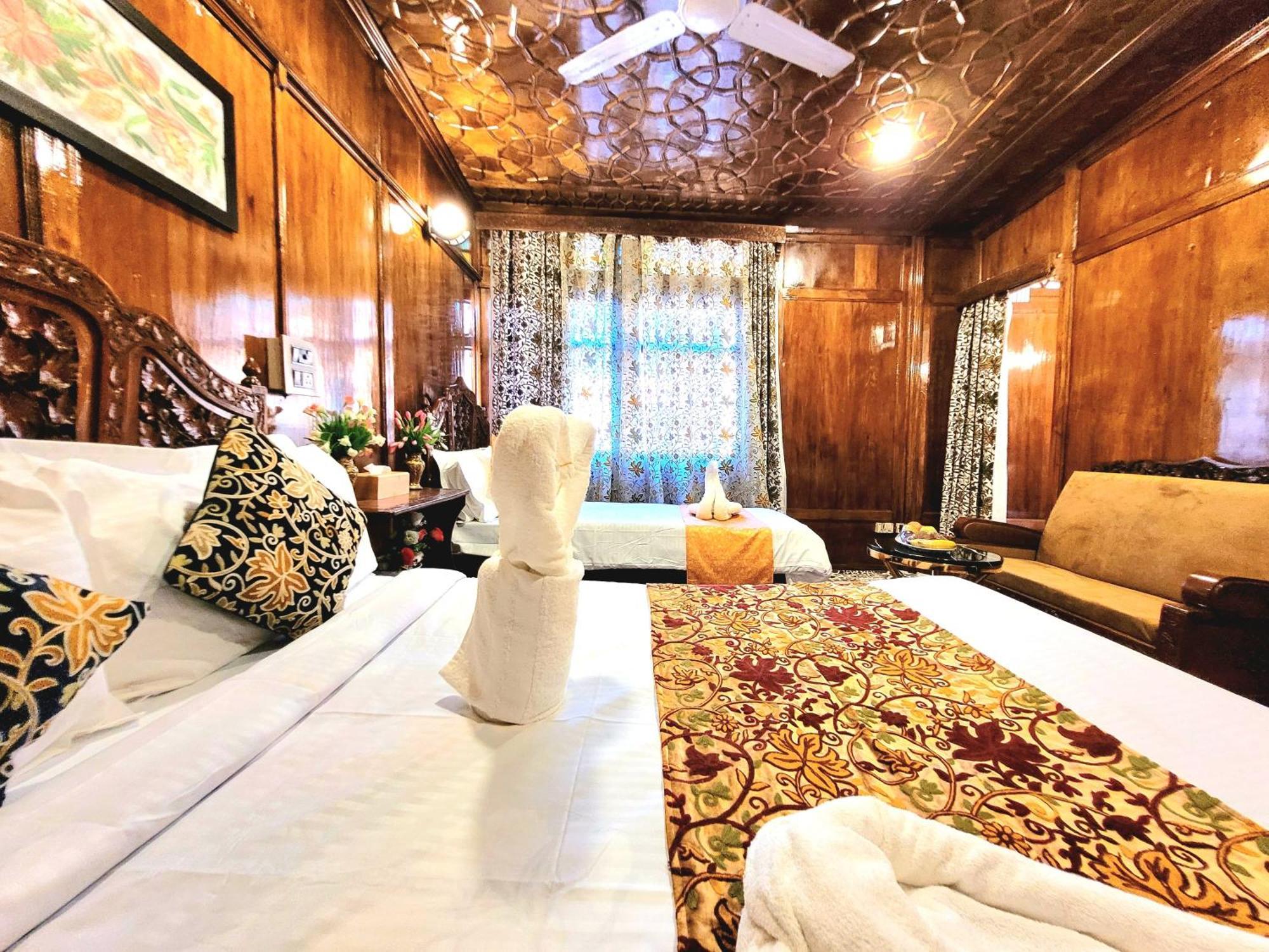 Aziz Palace Group Of Houseboats Srīnagar Exterior foto