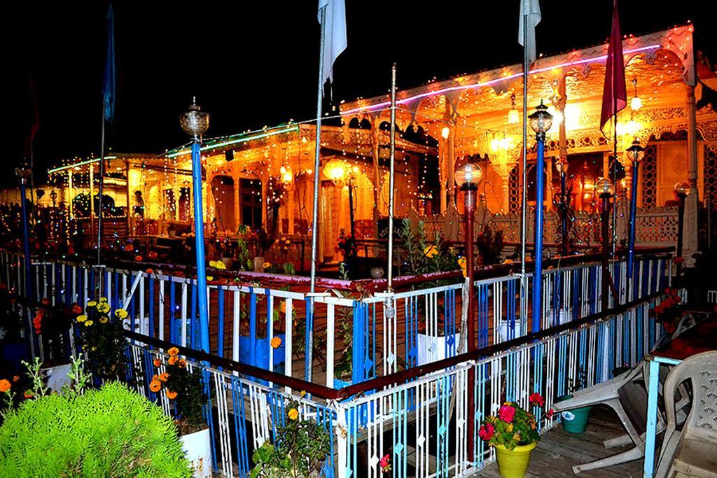 Aziz Palace Group Of Houseboats Srīnagar Exterior foto