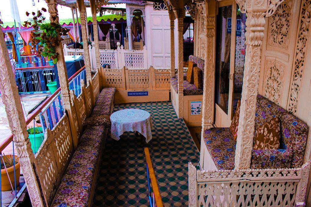 Aziz Palace Group Of Houseboats Srīnagar Exterior foto