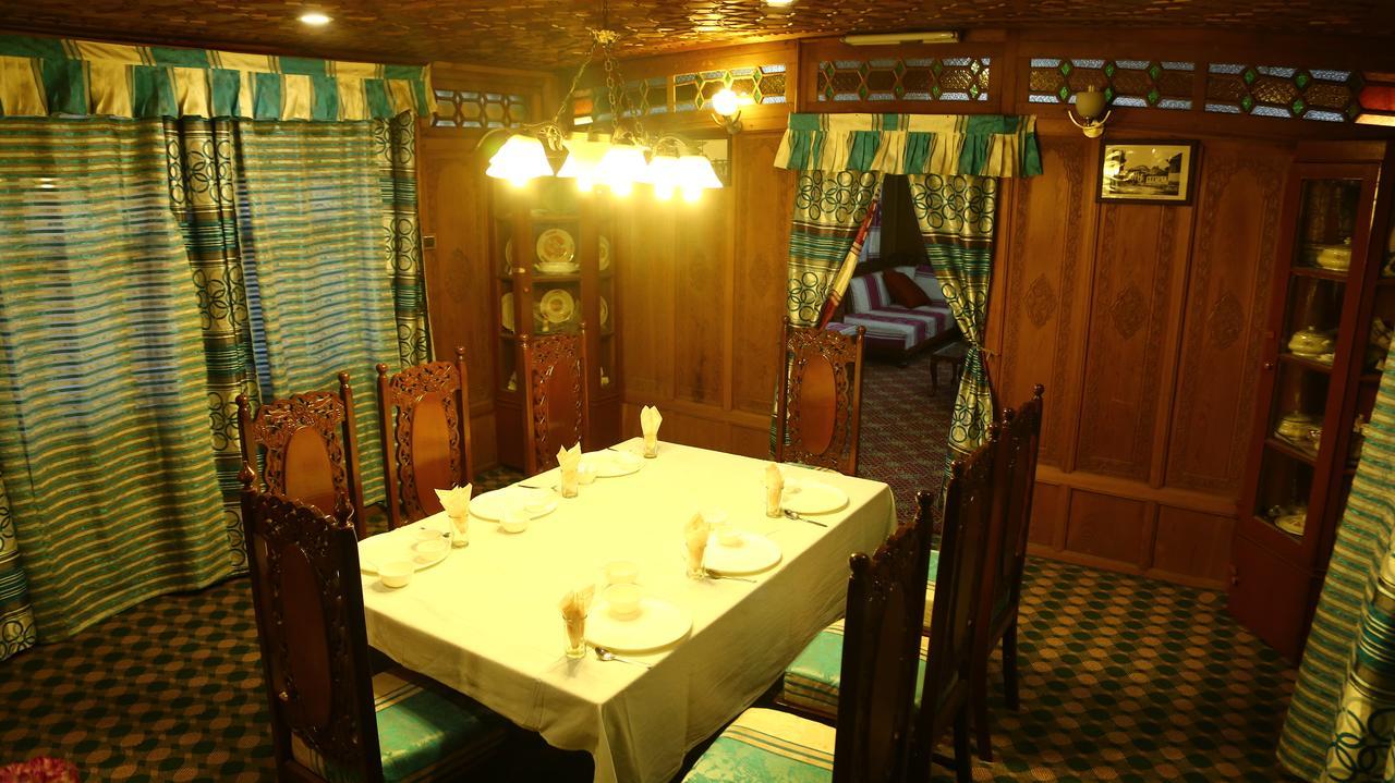 Aziz Palace Group Of Houseboats Srīnagar Exterior foto
